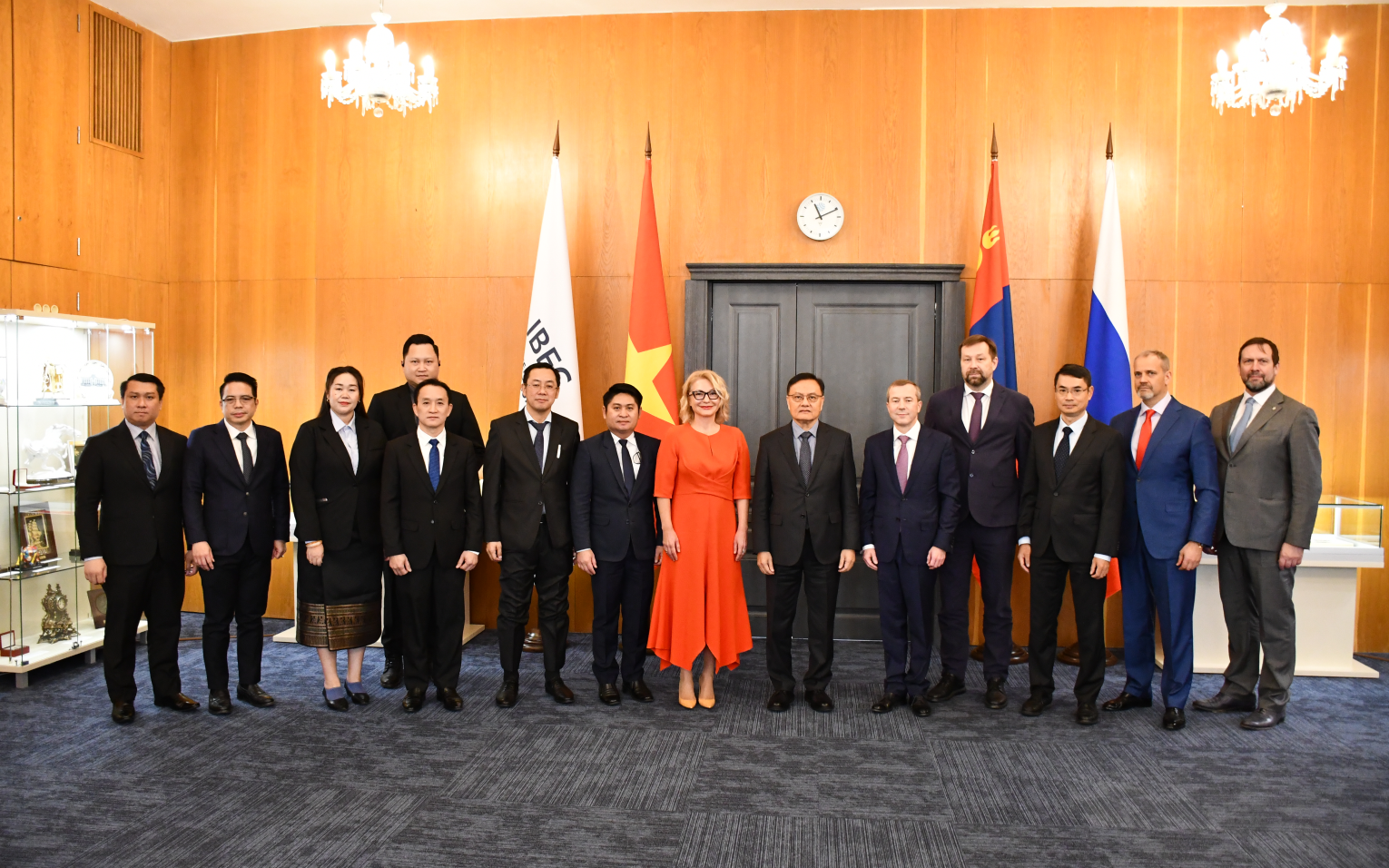 Minister of Finance of the Lao People’s Democratic Republic visits IBEC Headquarters